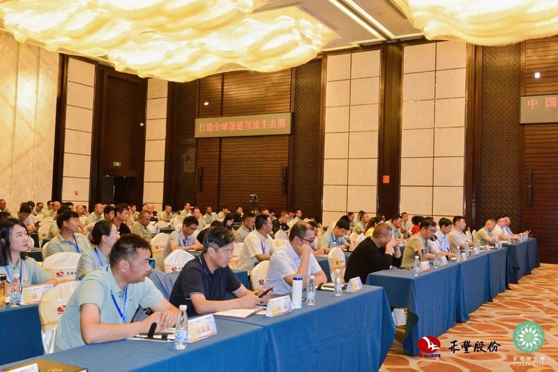 卓一牧業(yè)受邀出席中國(guó)蛋雞高質(zhì)量發(fā)展（云南）論壇，分享創(chuàng)新養(yǎng)殖新思路