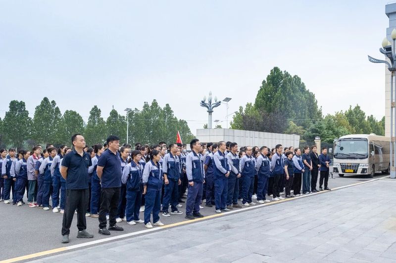 卓一牧業(yè)舉行國(guó)慶升旗儀式，共祝祖國(guó)繁榮昌盛！